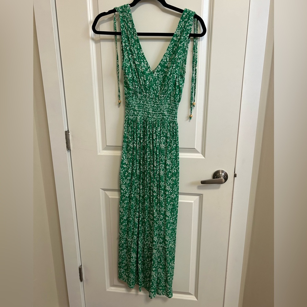 Gorgeouss flowy green floral maxi dress